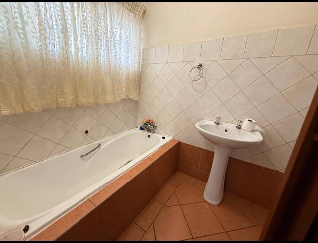 3 BEDROOM HOUSE FOR SALE IN GEELHOUTPARK